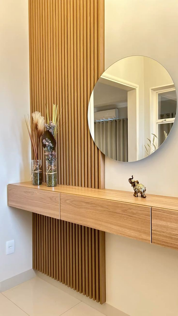 Hall d'entrée avec miroir rond