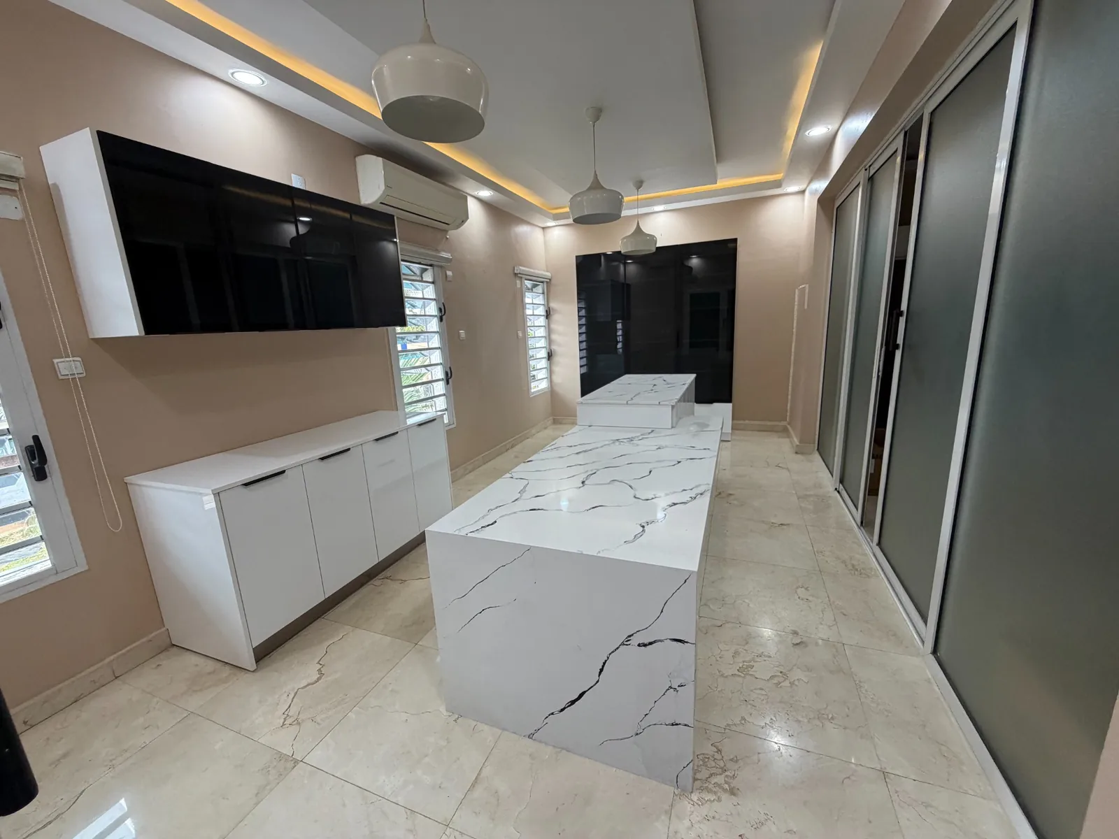 Cuisine contemporaine avec îlot central